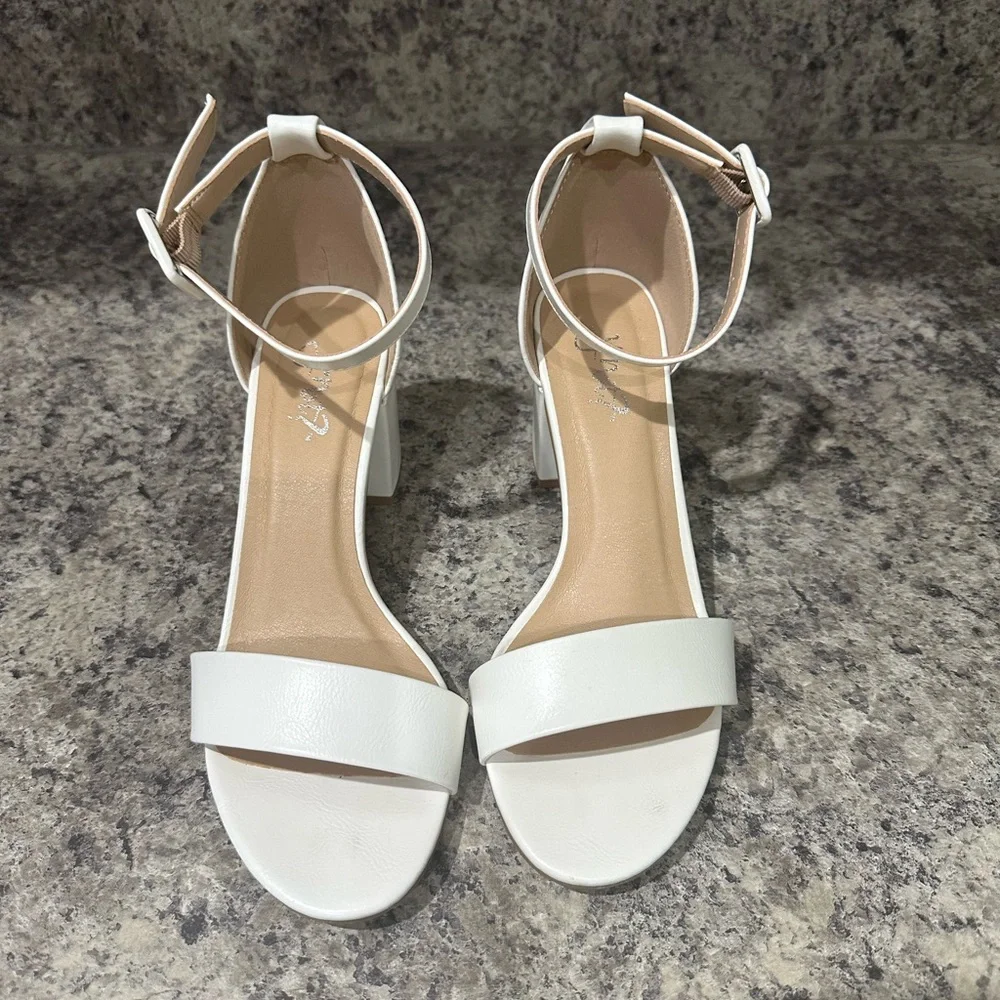 Elegant White Block High Heels Size 6 With 3” Heel Cake